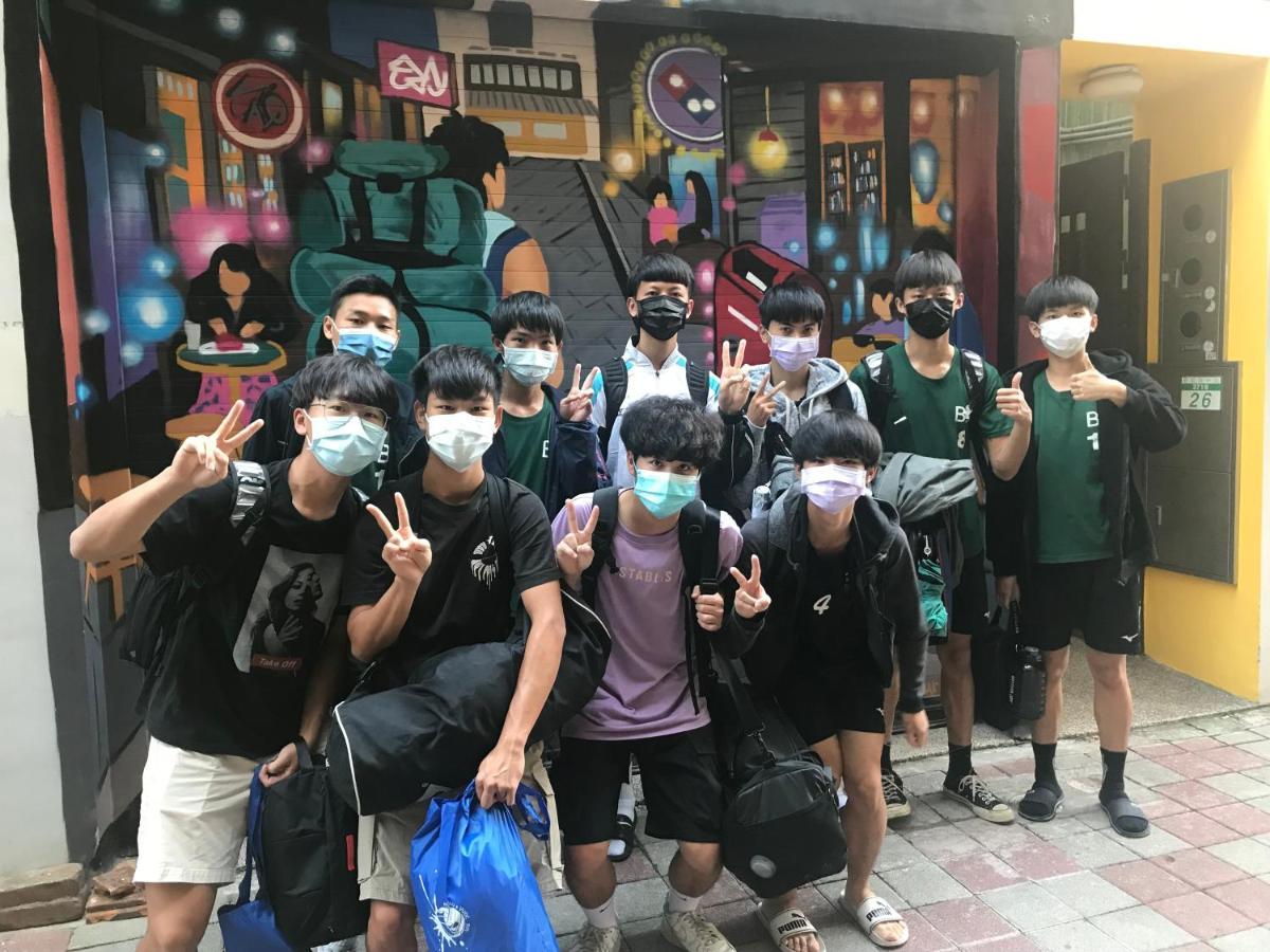 Mydeer Backpacker Vandrerhjem Tainan Eksteriør bilde